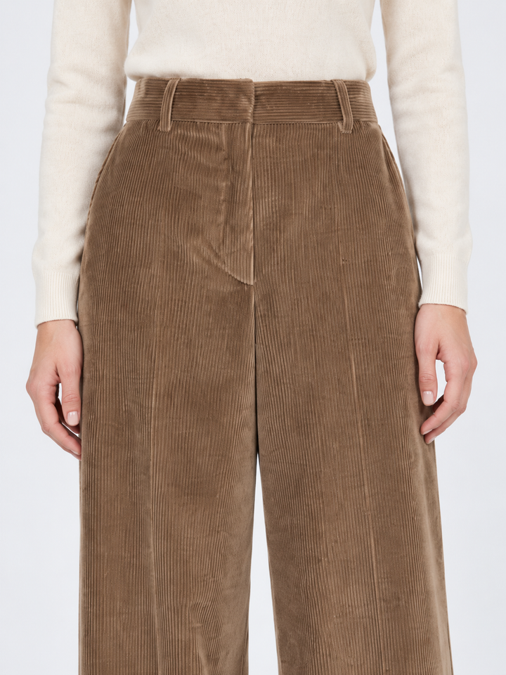 Pantalone ampio in velluto a coste