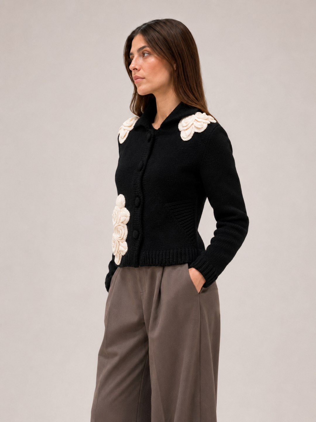 Cardigan Nero con Applicazioni Floreali