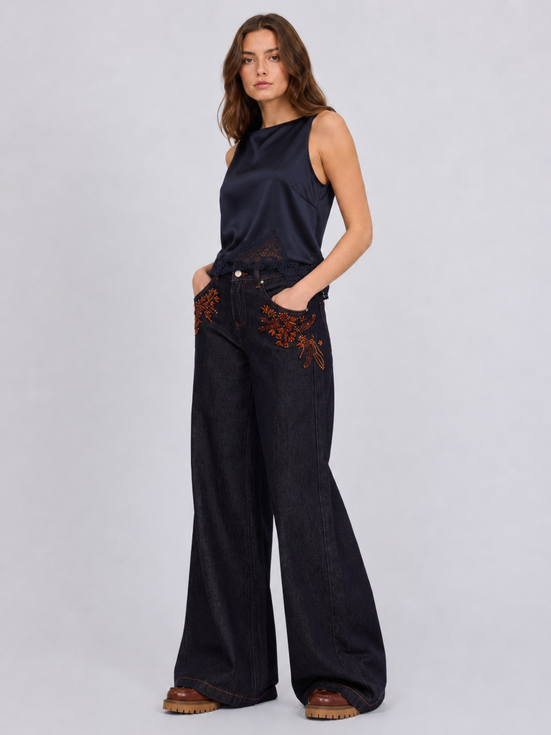 Jeans flare con ricami