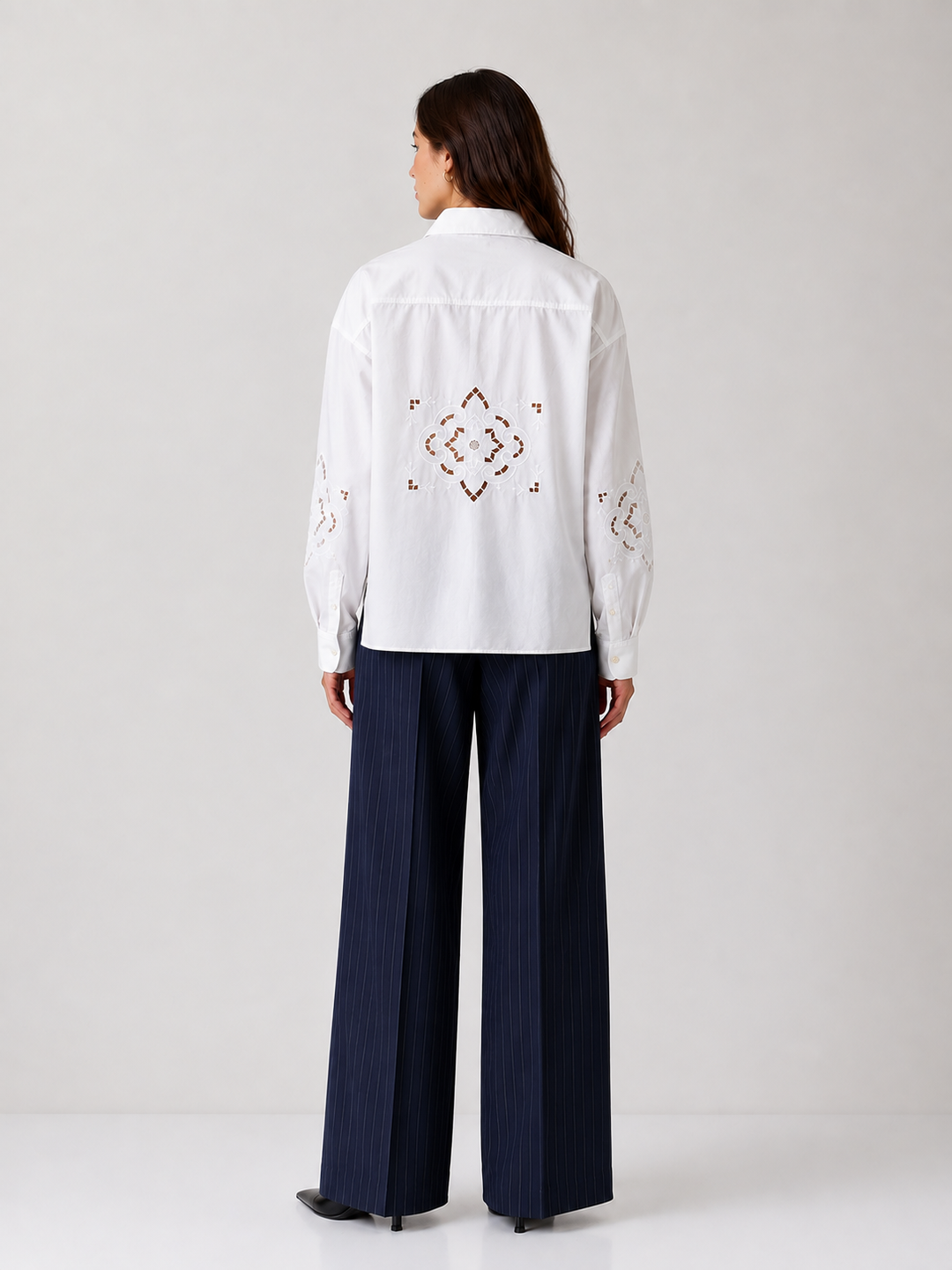 Camicia ricamata in cotone bianco