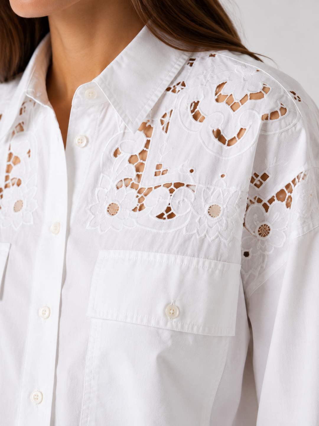 Camicia ricamata in cotone bianco