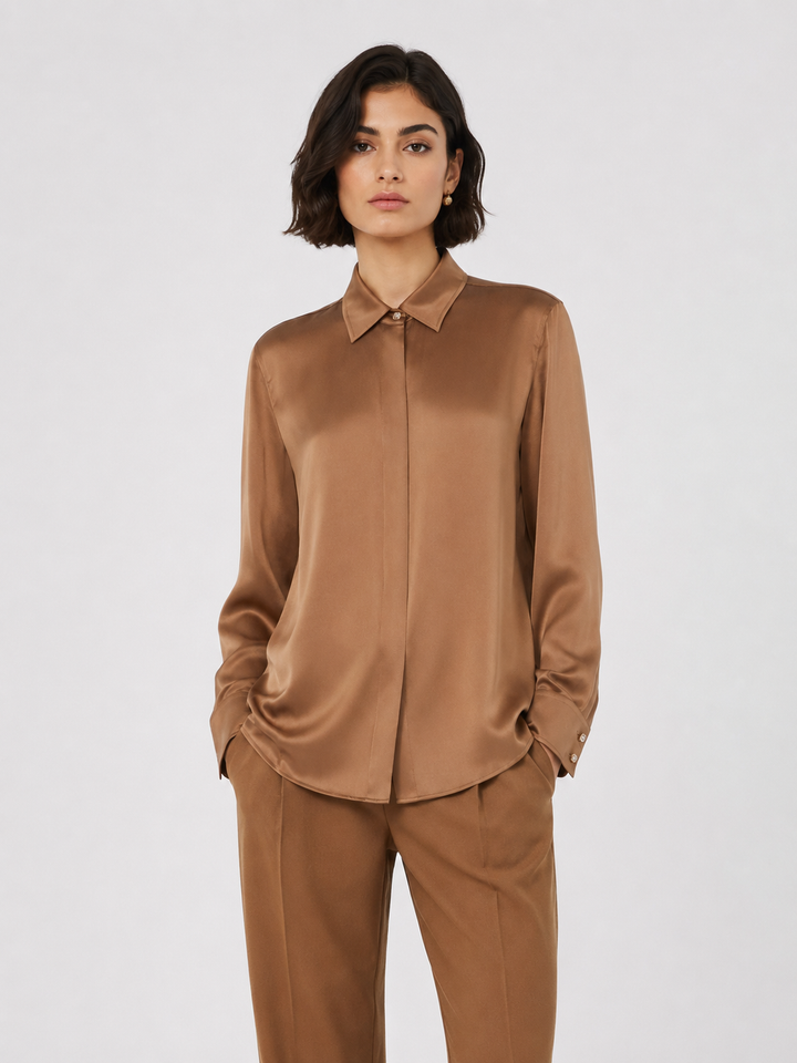 Camicia di seta con bottoni gioiello