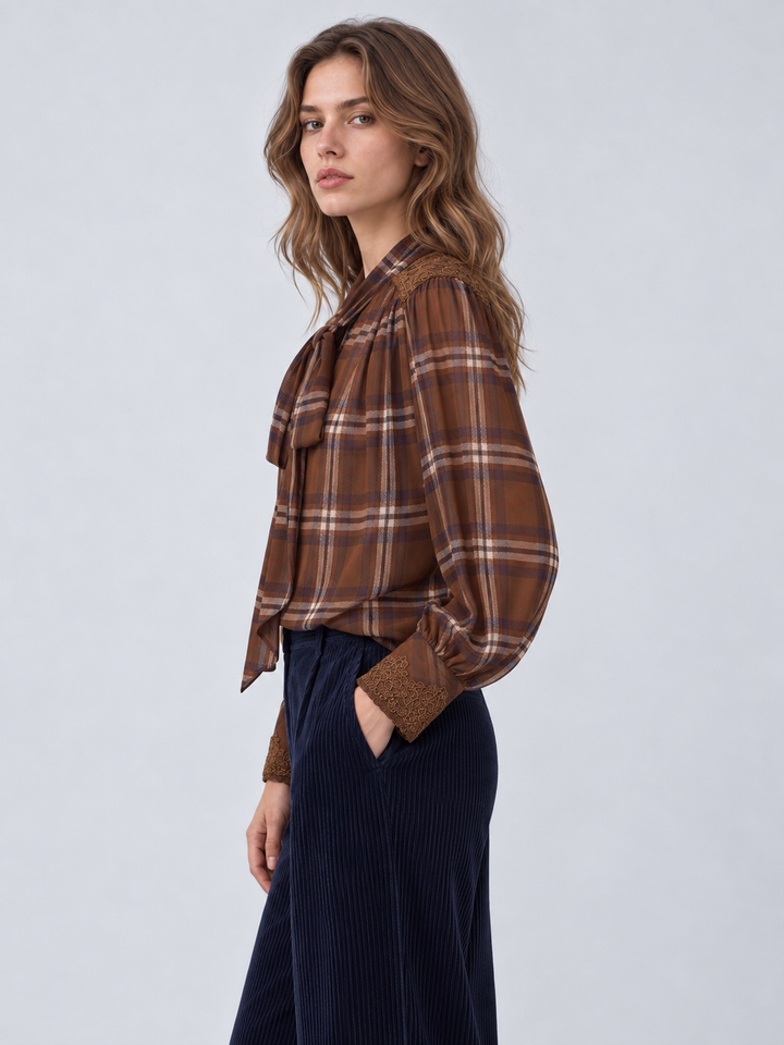 Camicia in georgette con collo a foulard