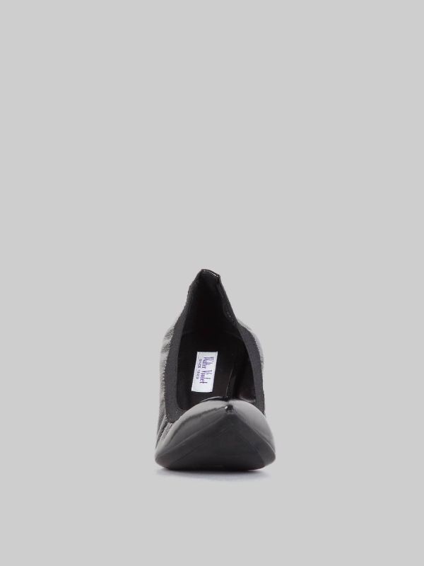 BLACK POLISHED LEATHER PUMP