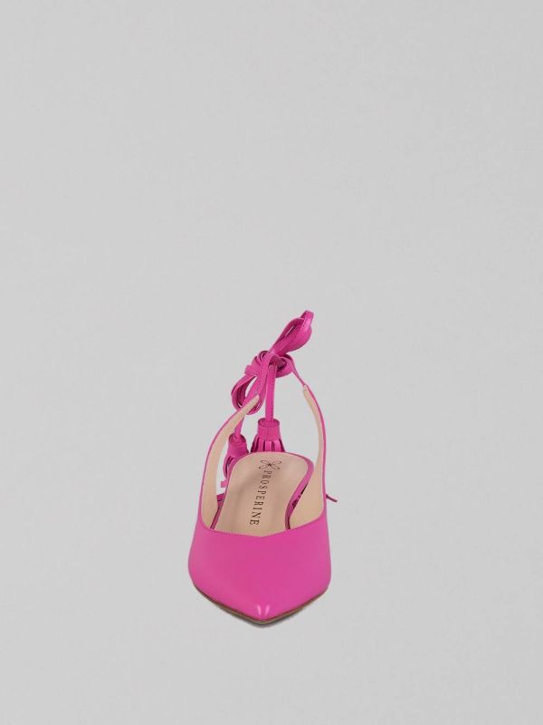 TAPERED LEATHER DÉCOLLETÉ WITH LACES