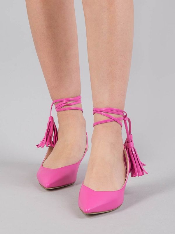 TAPERED LEATHER DÉCOLLETÉ WITH LACES