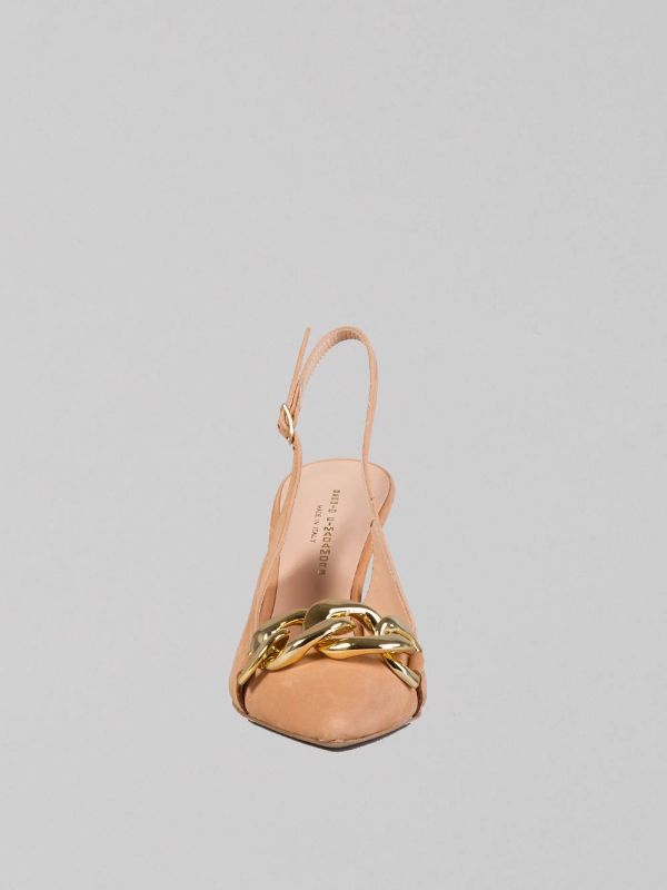 NUBUCK DÉCOLLETÉ WITH GOLD CHAIN ​​ACCESSORY