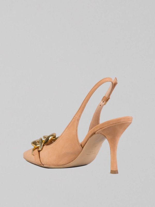 NUBUCK DÉCOLLETÉ WITH GOLD CHAIN ​​ACCESSORY