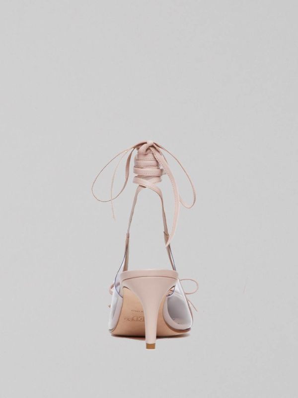 LEATHER DÉCOLLETÉ WITH BOW