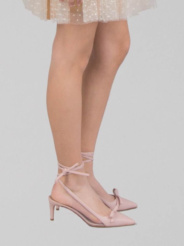 LEATHER DÉCOLLETÉ WITH BOW