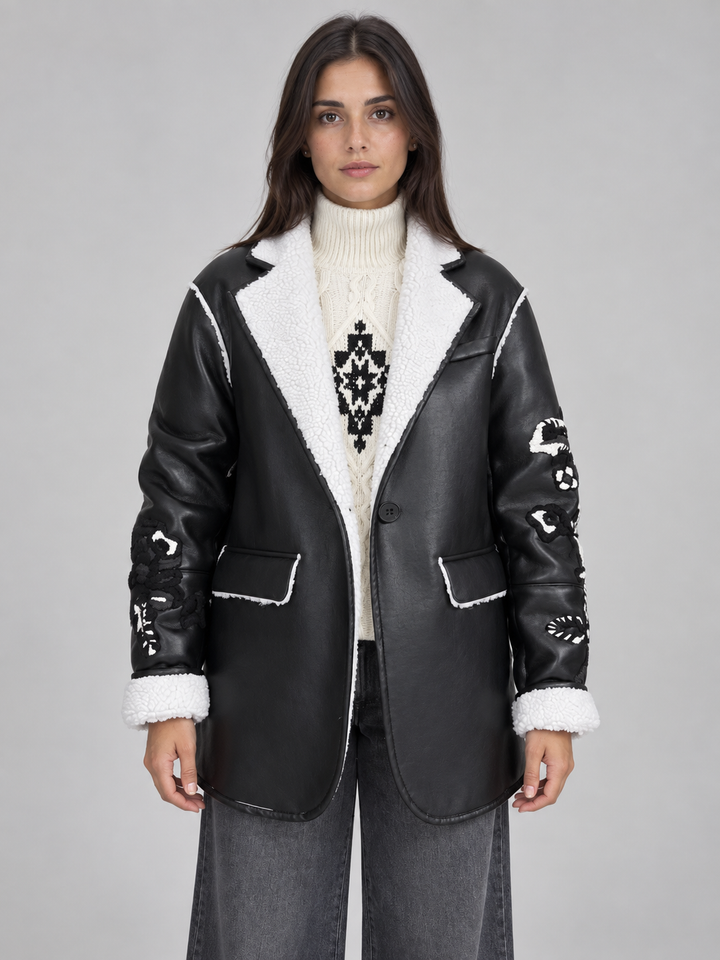 Giacca oversize effetto montone con ricami