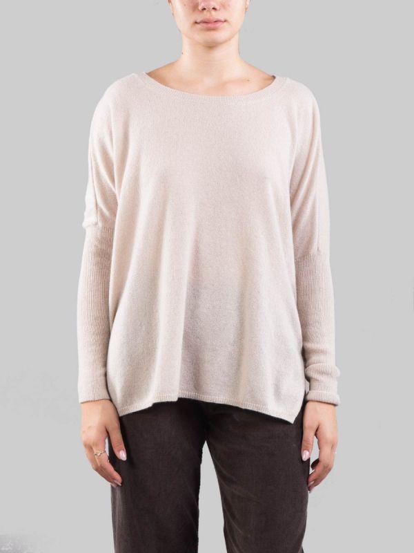 MAGLIA BEIGE CHIARO GIROCOLLO MODELLO BOXY IN CASHMERE
