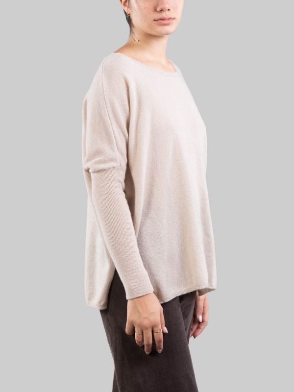 MAGLIA BEIGE CHIARO GIROCOLLO MODELLO BOXY IN CASHMERE