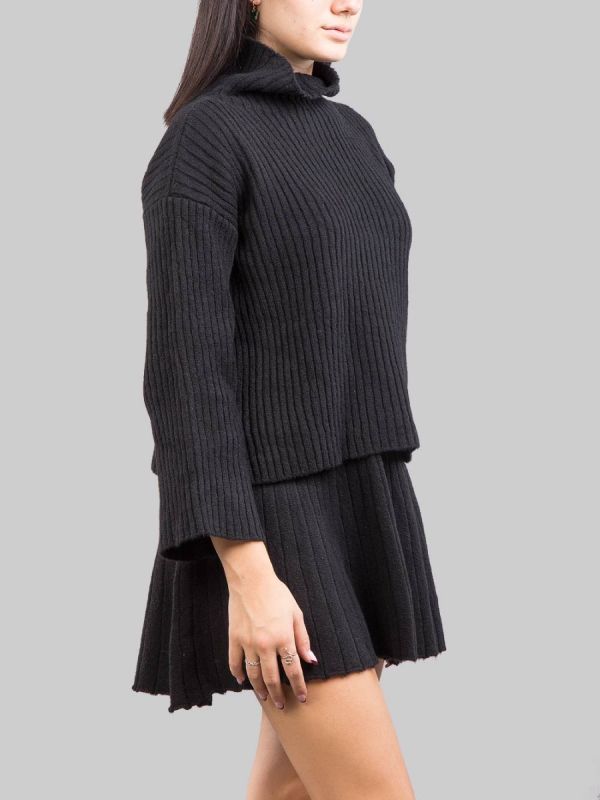 MAGLIA A COLLO ALTO NERA IN TESSUTO A COSTINE
