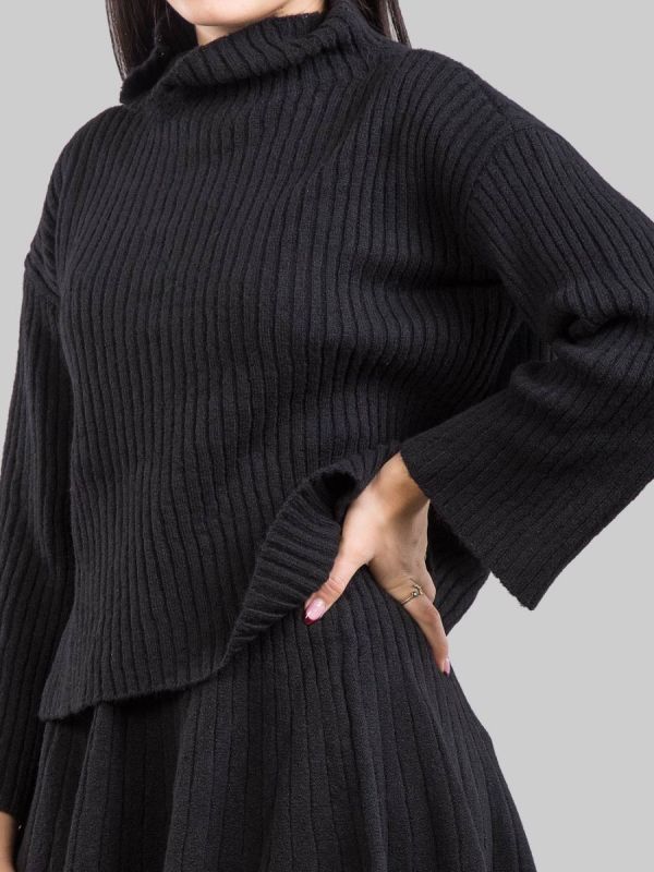 MAGLIA A COLLO ALTO NERA IN TESSUTO A COSTINE