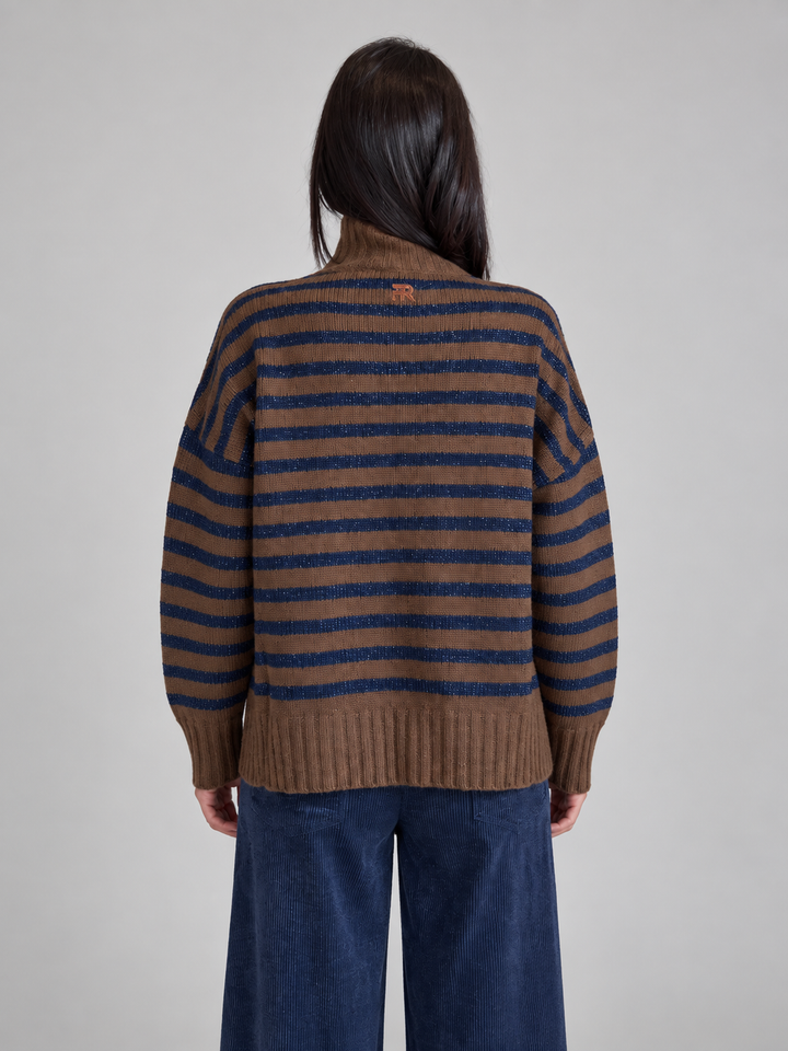 Maglia a righe con ricami in rilievo