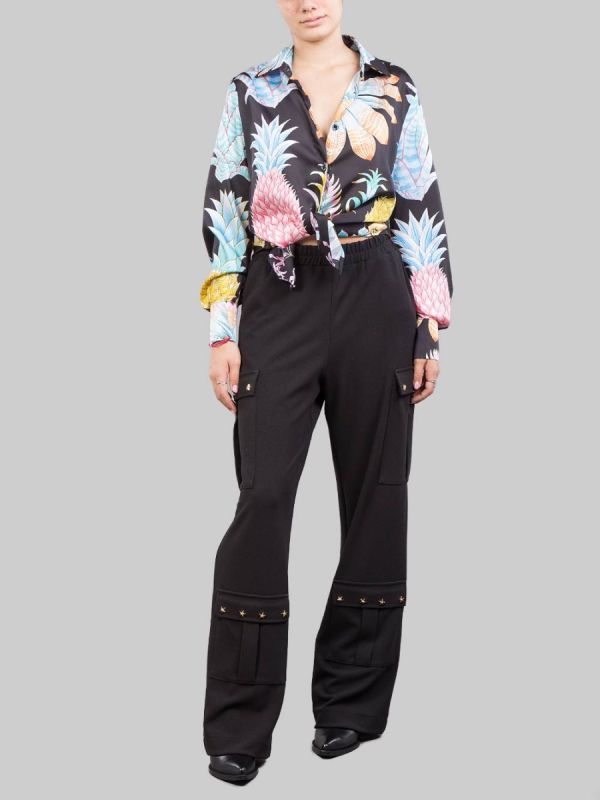 PANTALONI CARGO NERI CON STELLE APPLICATE