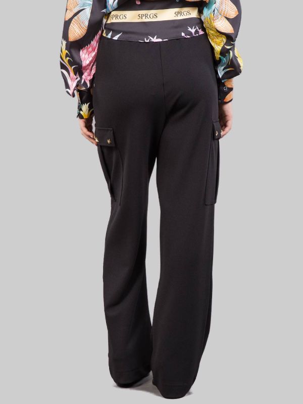 PANTALONI CARGO NERI CON STELLE APPLICATE