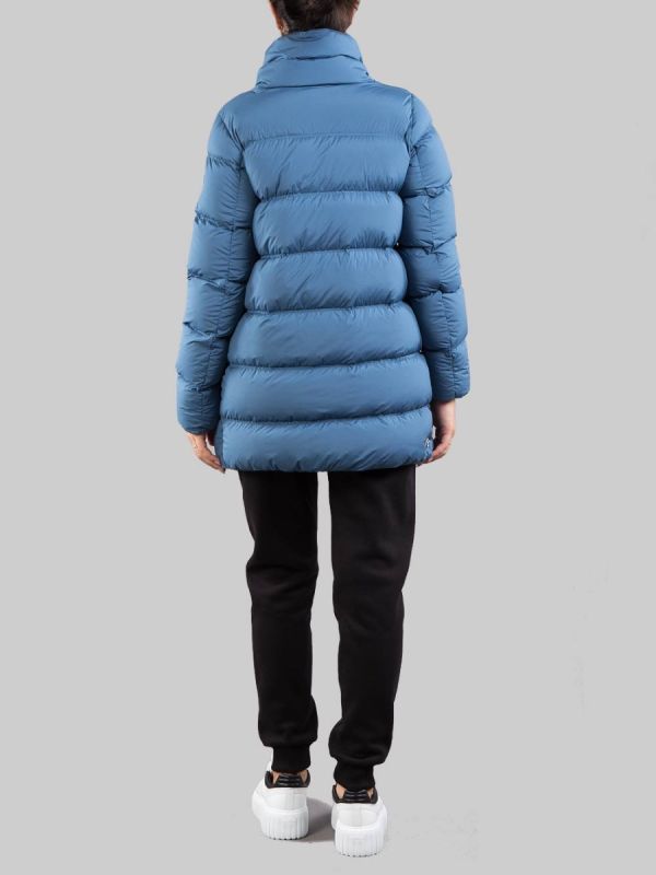 PIUMINO AZZURRO IN TESSUTO ELASTICIZZATO CON COLLO ALTO