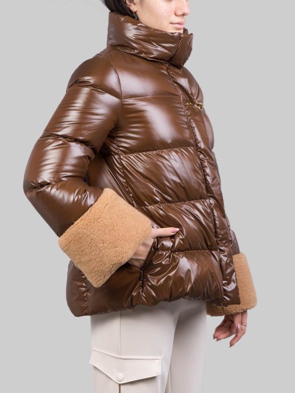 PIUMINO MODELLO CAPPA MARRONE CON POLSINI EFFETTO SHEARLING