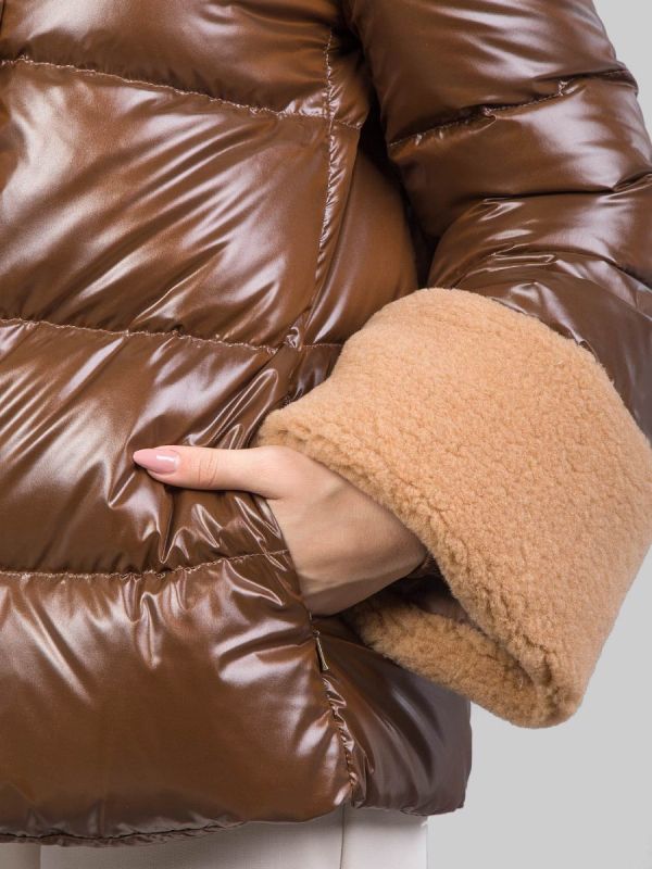PIUMINO MODELLO CAPPA MARRONE CON POLSINI EFFETTO SHEARLING