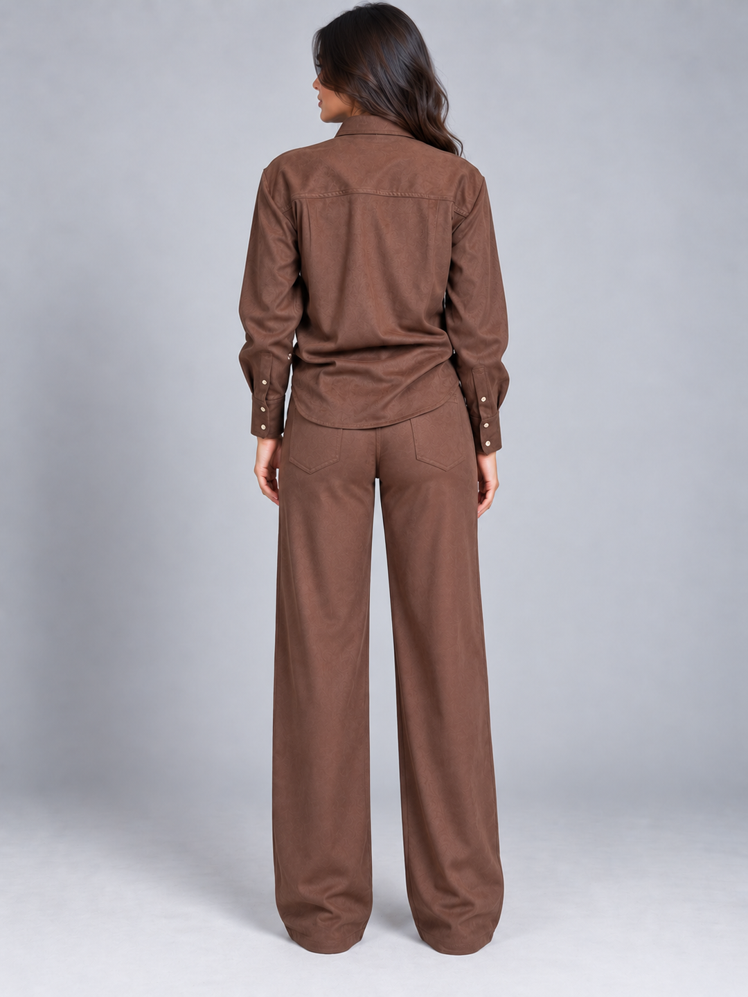 Pantalone ampio in eco daino con ricami