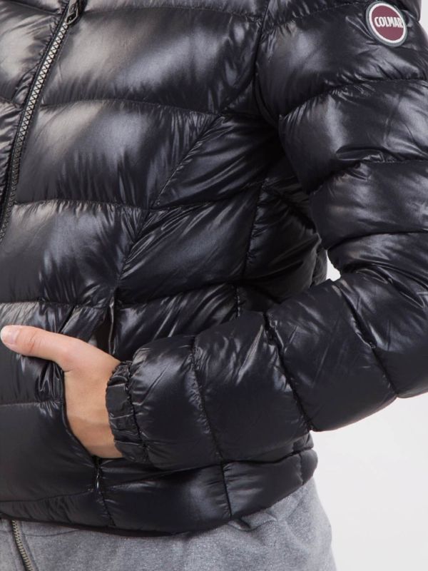 PIUMINO CON CAPPUCCIO IN NYLON TECNICO LUCIDO