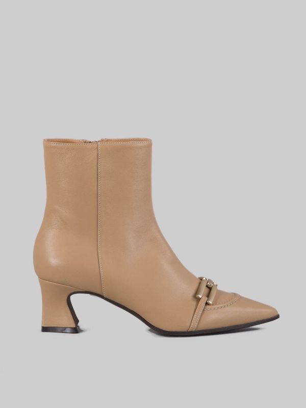 SMOOTH LEATHER HAZELNUT ANKLE BOOTS WITH TONE-ON-TONE METALLIC ACCESSORY