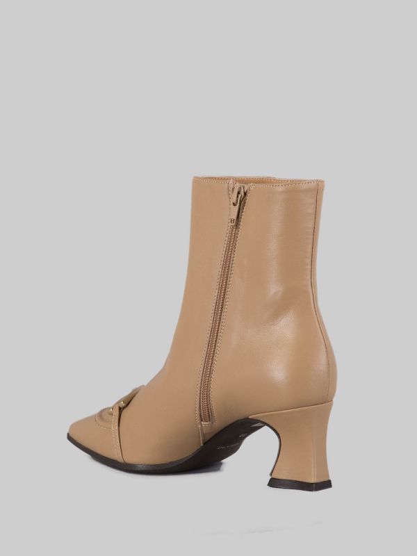 SMOOTH LEATHER HAZELNUT ANKLE BOOTS WITH TONE-ON-TONE METALLIC ACCESSORY
