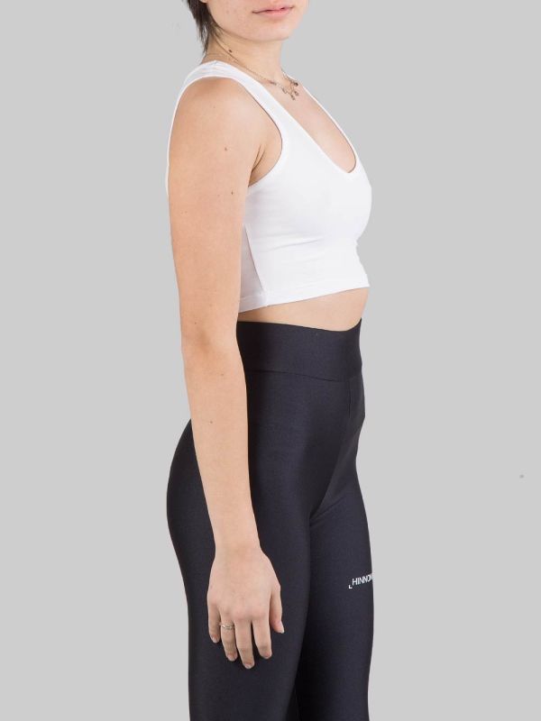 WHITE SLEEVELESS V-NECK CROPPED TOP