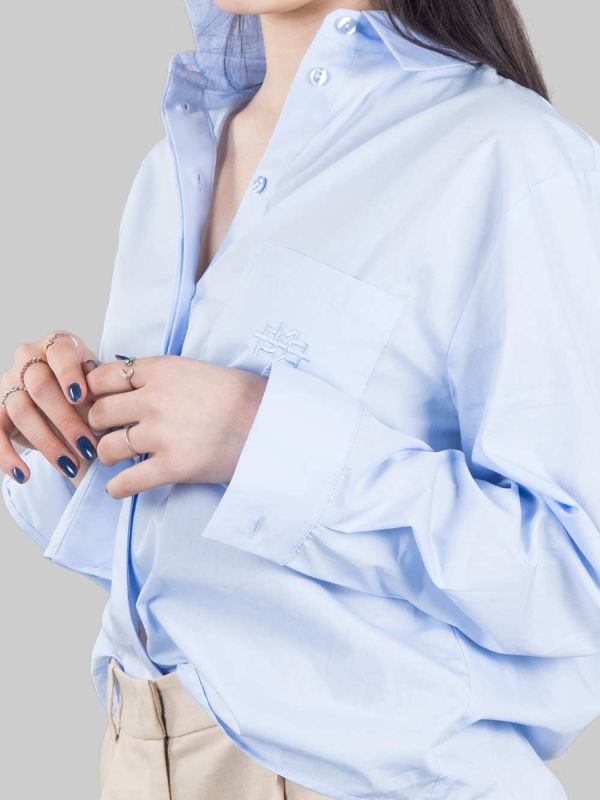 CAMICIA OVERSIZE IN POPELINE DI COTONE CELESTE CON TASCHINO