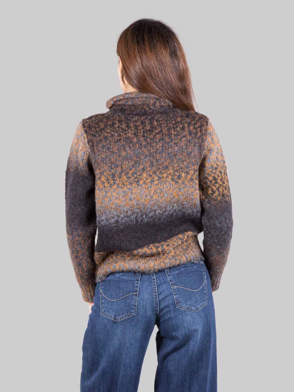 Patterned turtleneck
