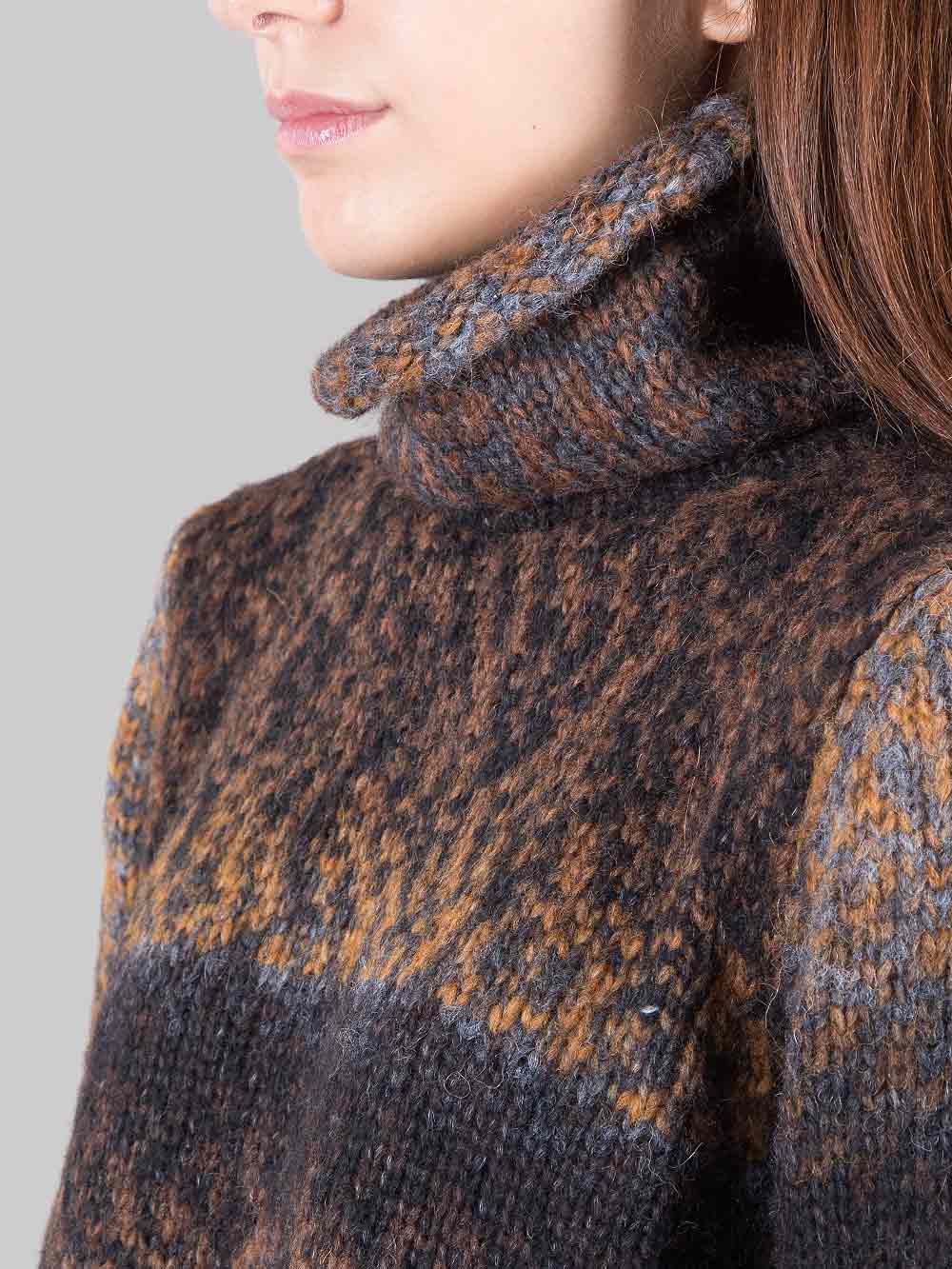 Patterned turtleneck