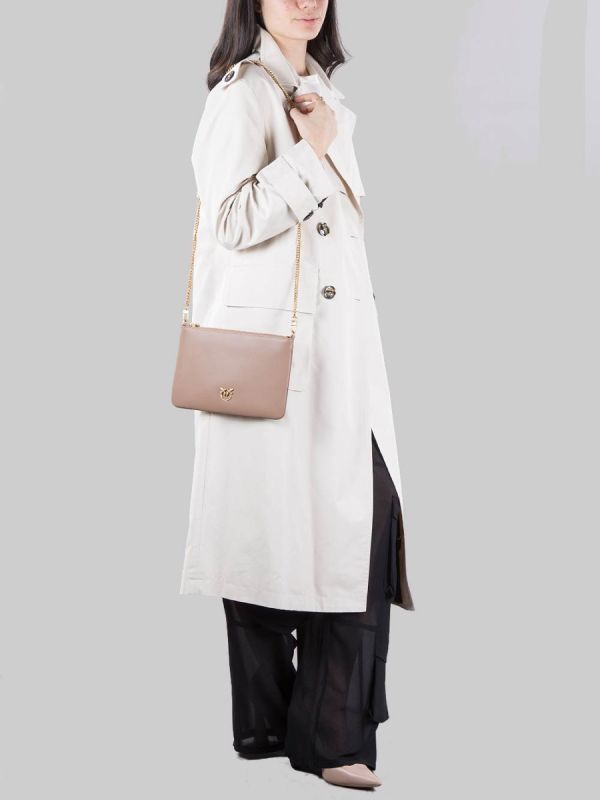 FLAT SHOULDER BAG IN BISCUIT LEATHER