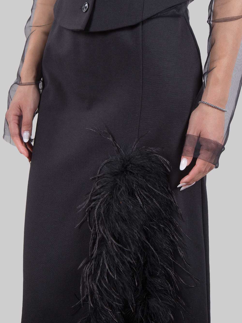 Skirt with feathers