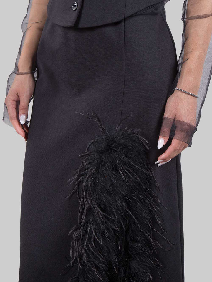 Skirt with feathers