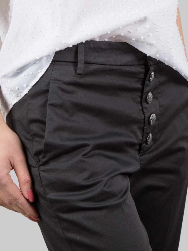 PANTALONI NIMA NERI IN COTONE ELASTICIZZATO CON BOTTONI GIOIELLO