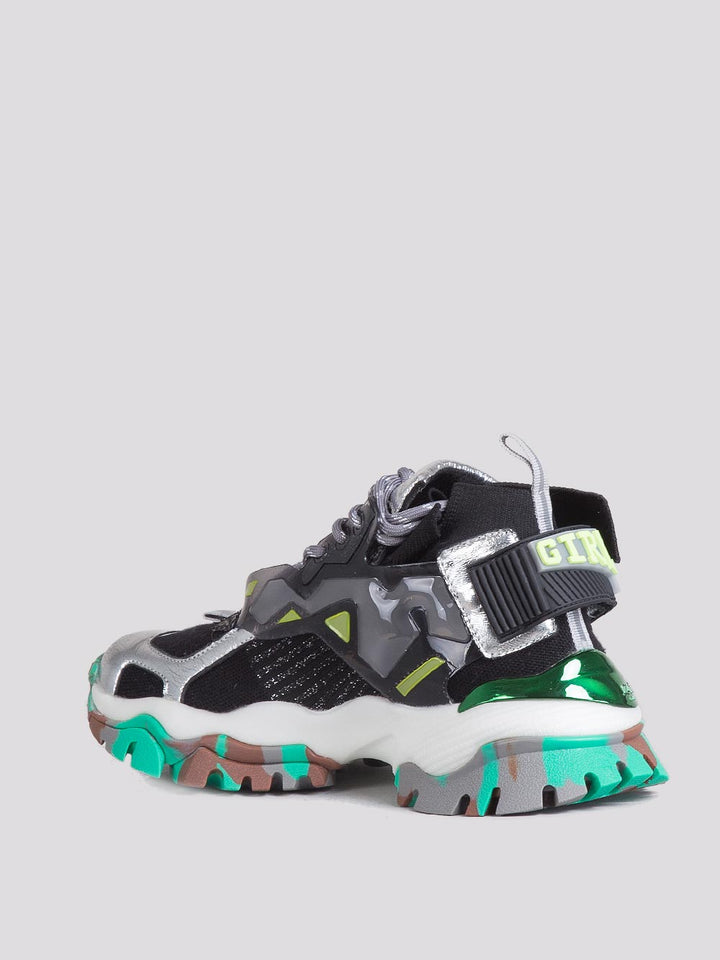 Sneaker Dominator