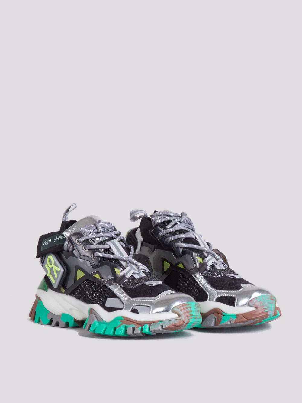 Sneaker Dominator